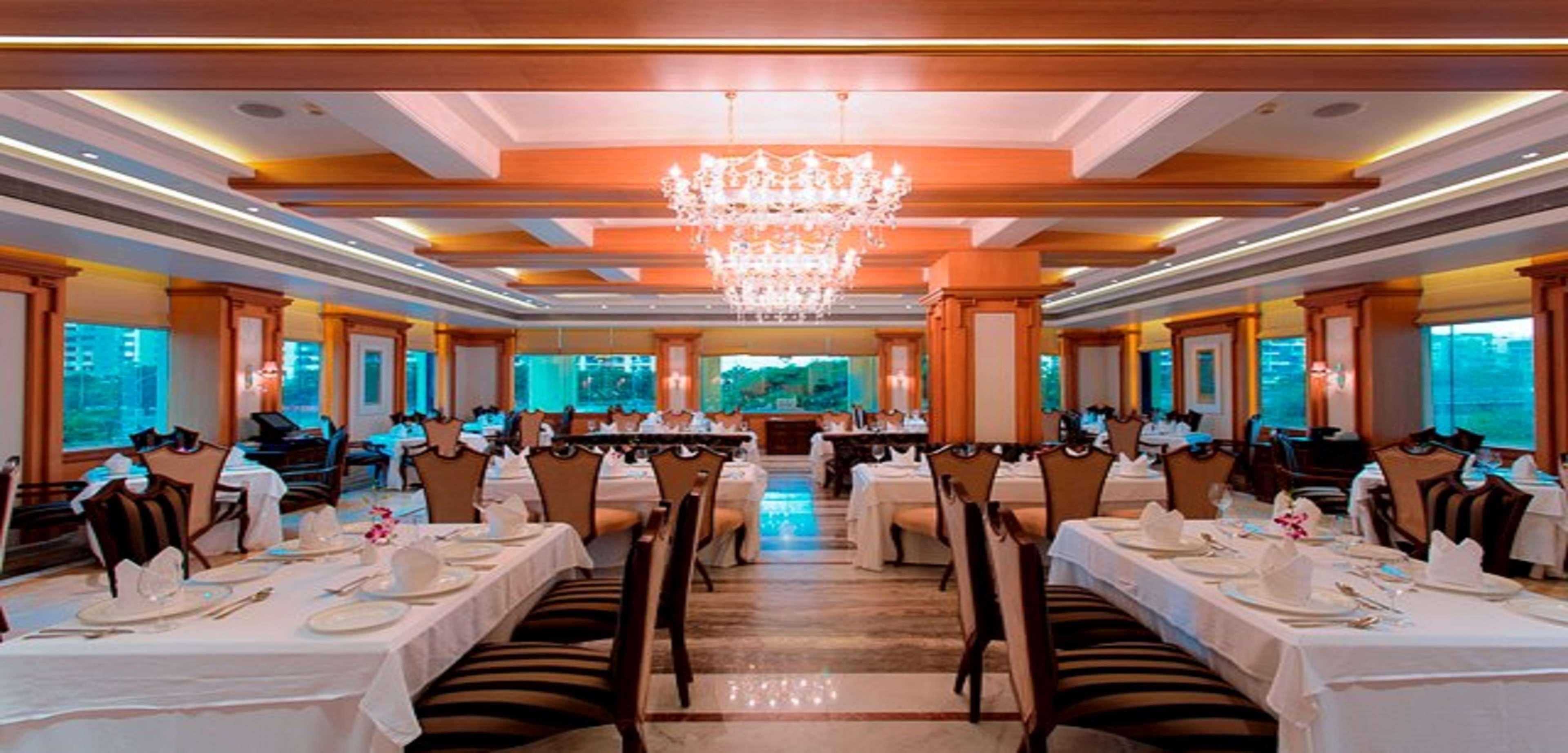 Royal Tulip Navi Mumbai Hotel Exterior foto