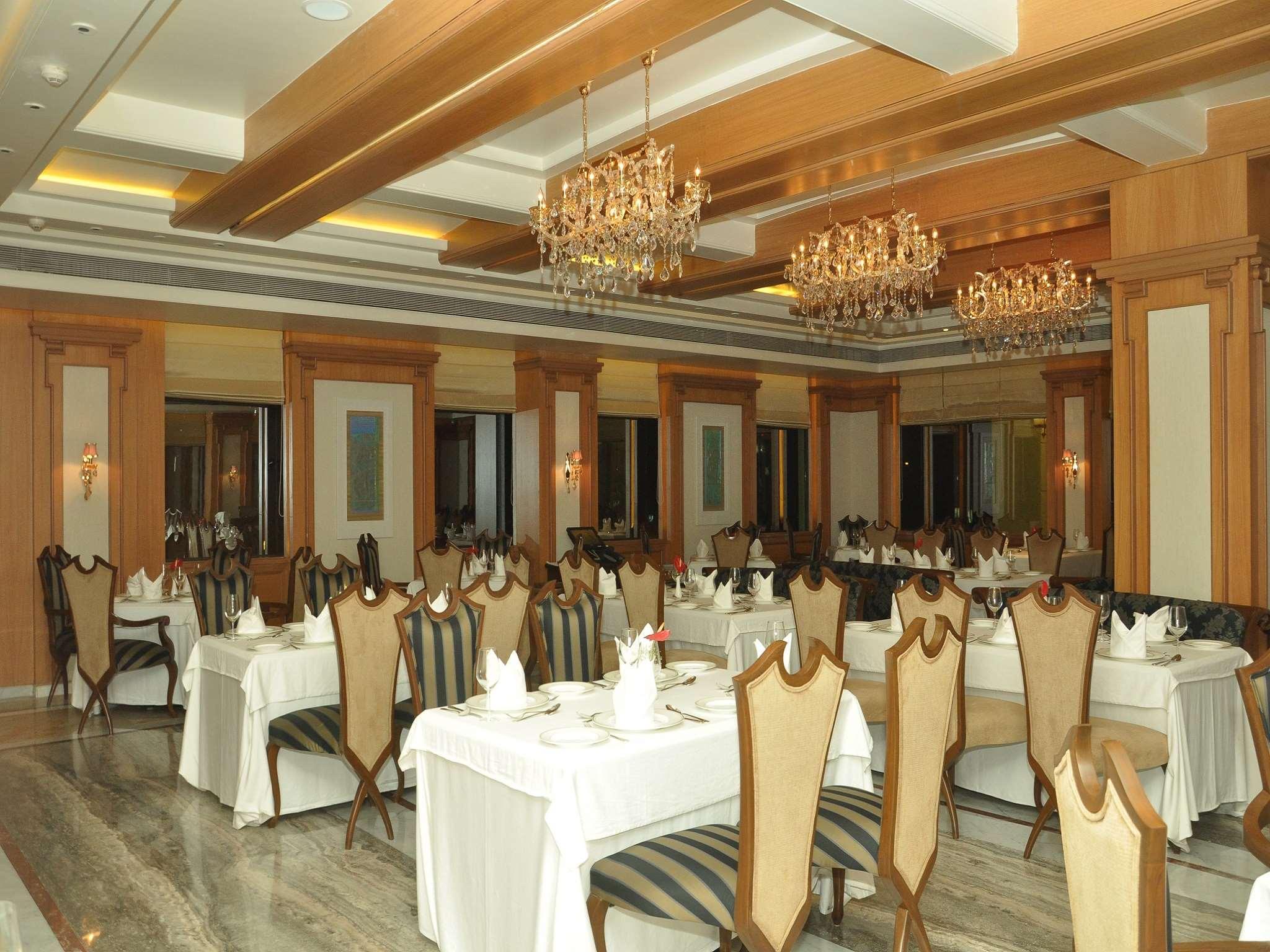 Royal Tulip Navi Mumbai Hotel Exterior foto
