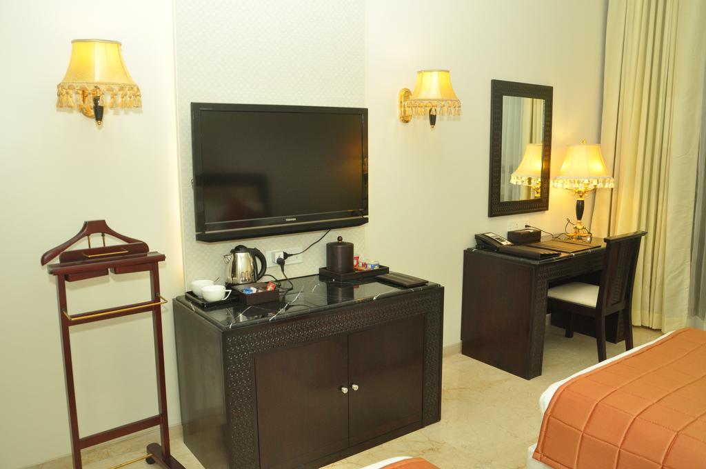 Royal Tulip Navi Mumbai Hotel Exterior foto