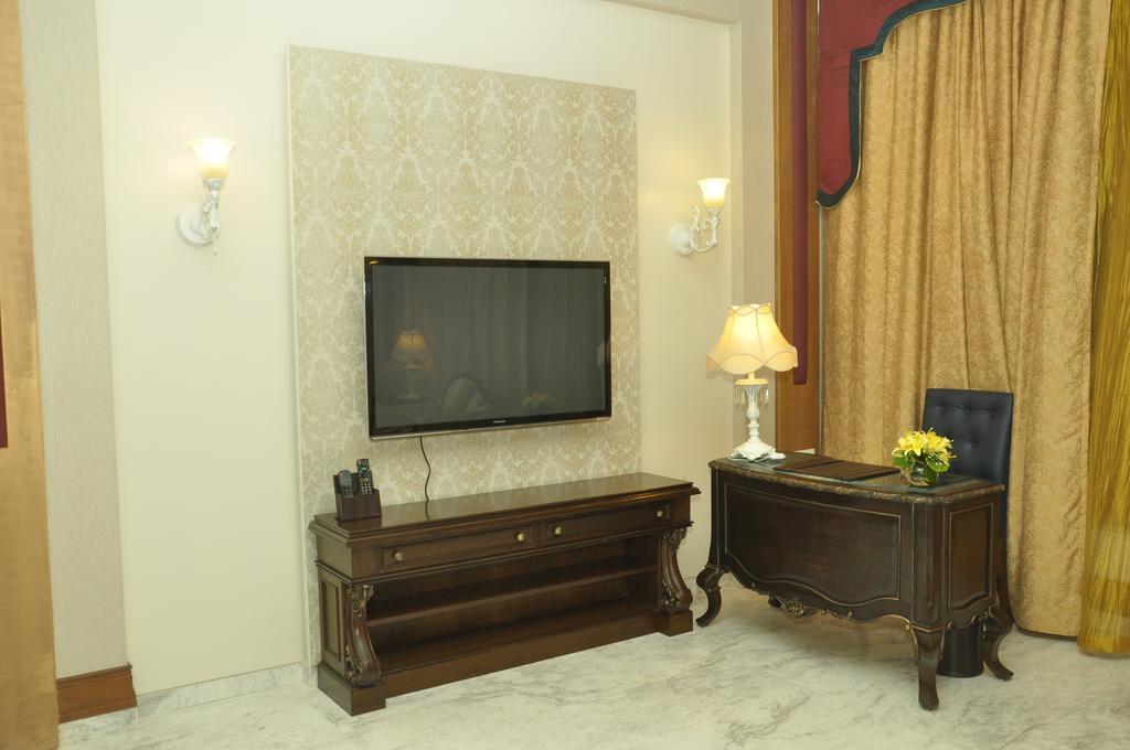 Royal Tulip Navi Mumbai Hotel Exterior foto