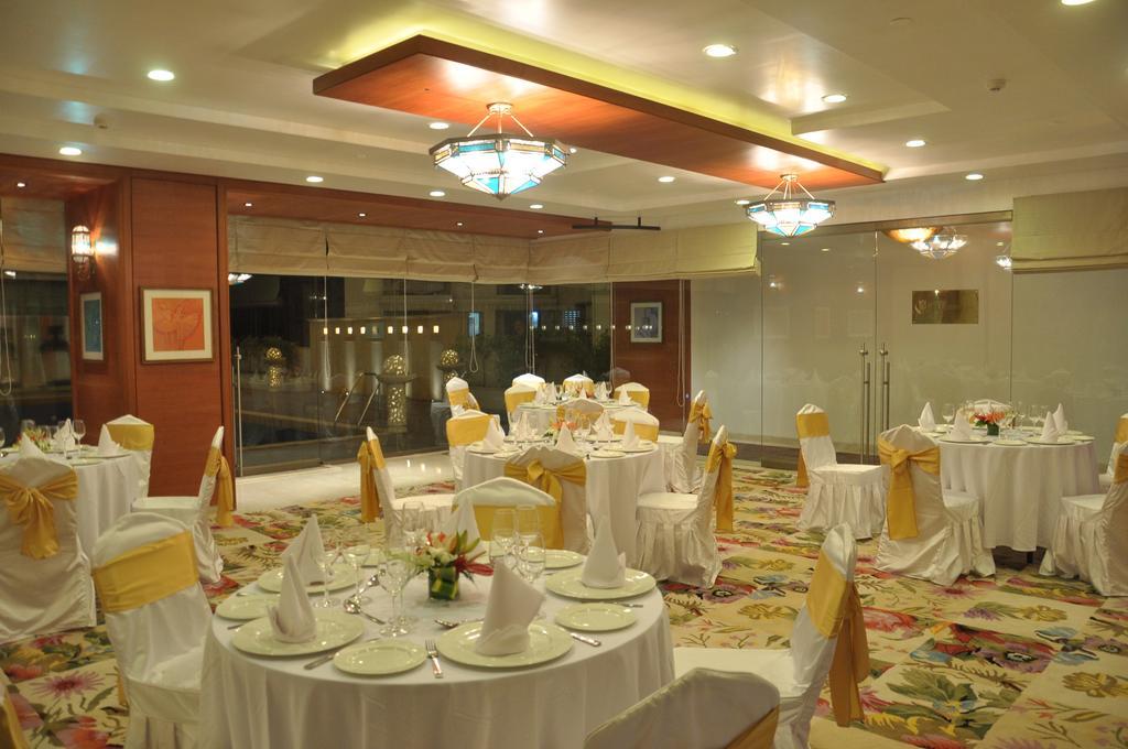 Royal Tulip Navi Mumbai Hotel Exterior foto